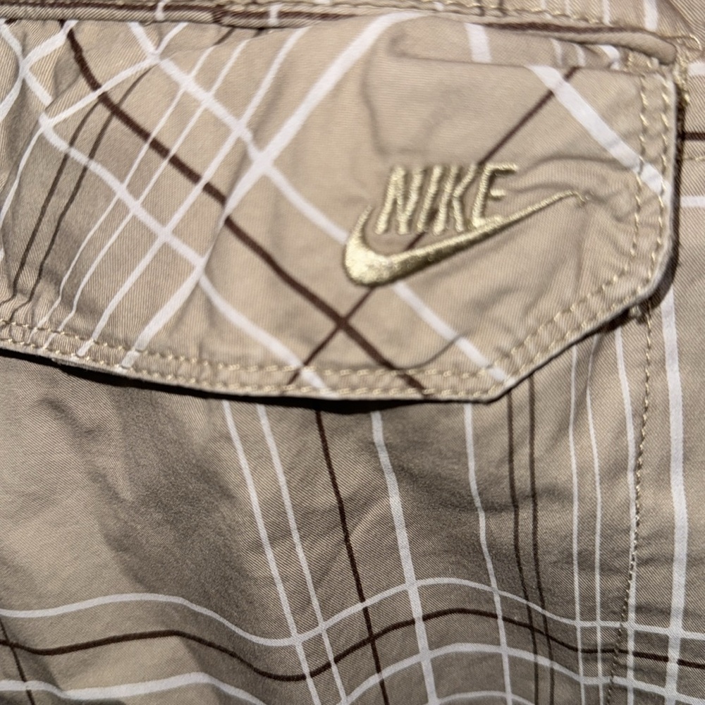 Nike Men's Tan Plaid Cargo Shorts - Picture 8 of 8